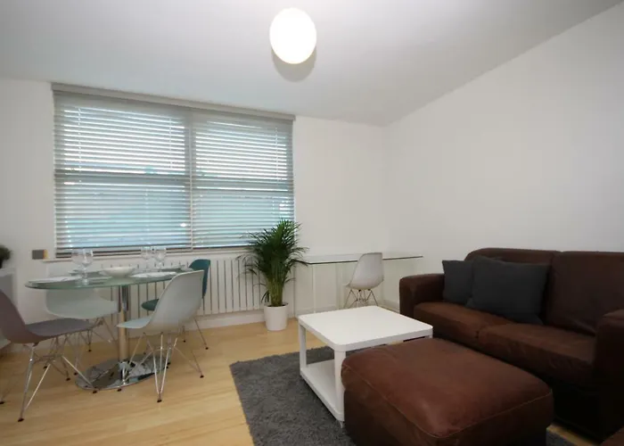 Camden Town Spacious 2 Bedroom Apartment - Sleeps 5 Guests!